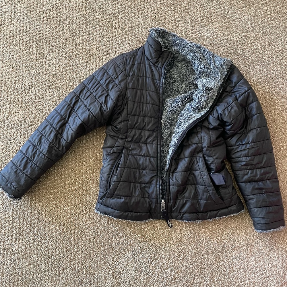 Girls Mossbud North Face black gray reversible size 7-8 used. Smoke free home.